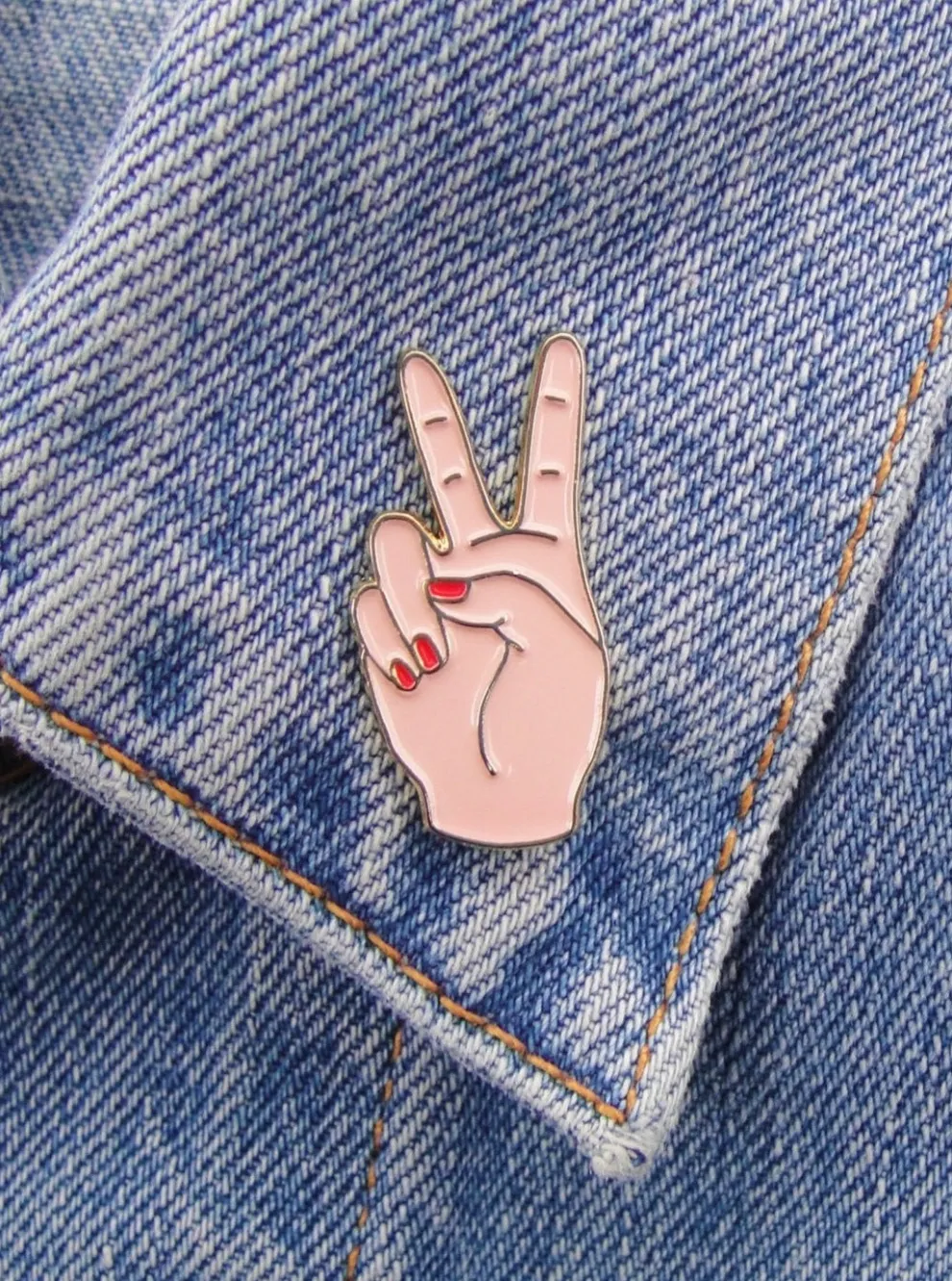 COUCOU SUZETTE Pin's Peace white
