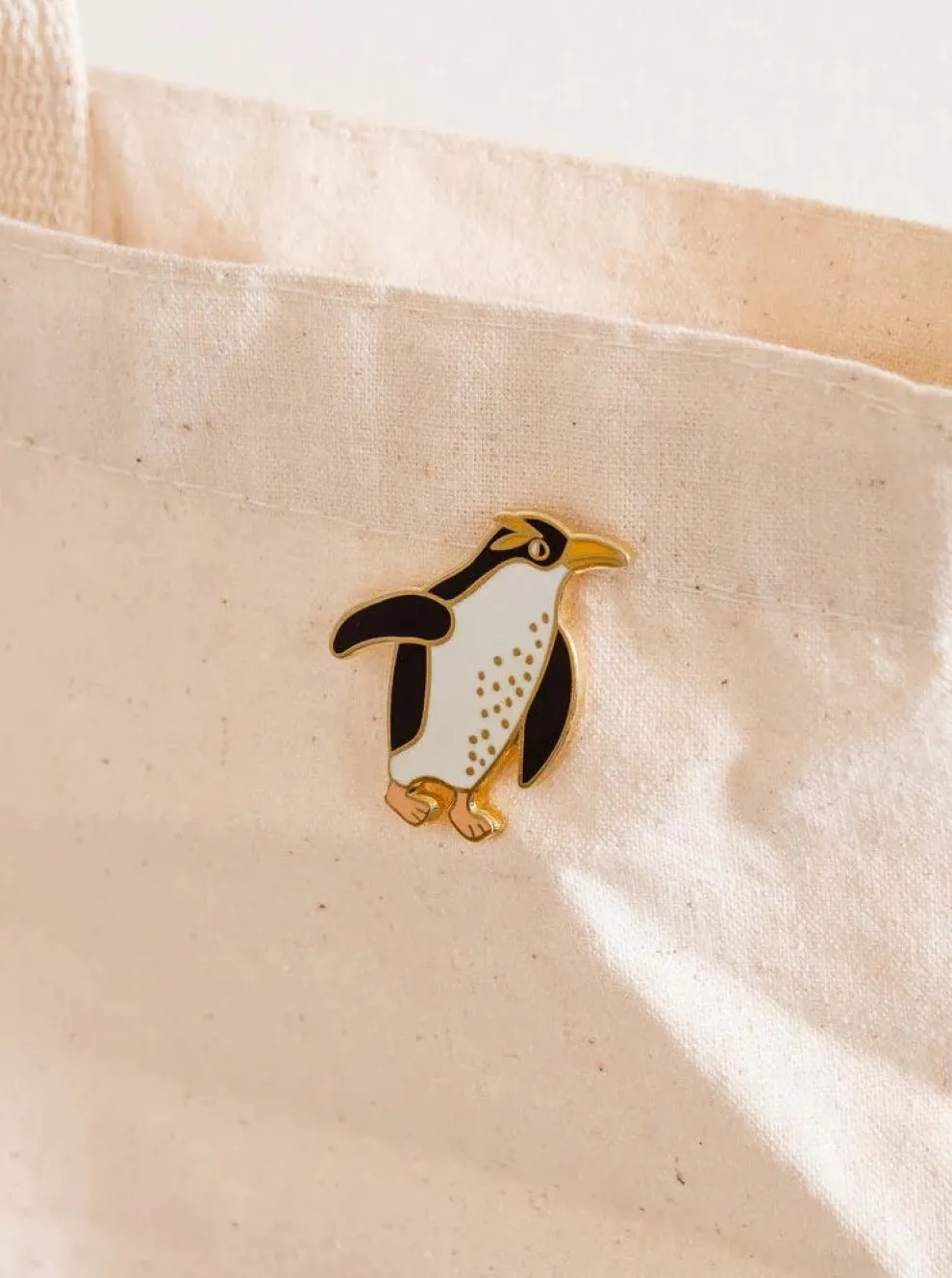 MIMI & AUGUST Lapel Pin - Penguin