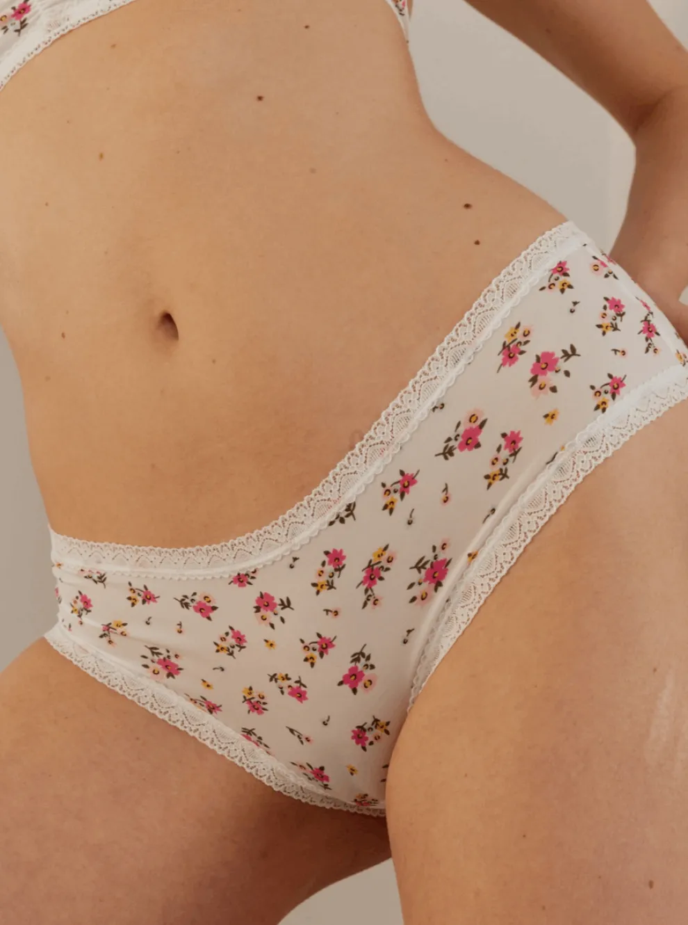 BLUSH The Micro Lace Trim Trunk