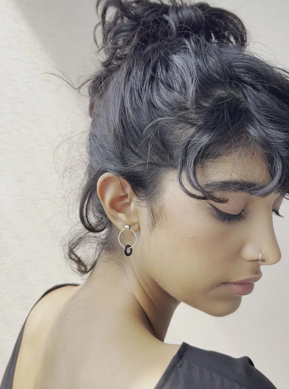 MAKSYM Twisted Hoop Earrings + Black Onyx - Silver