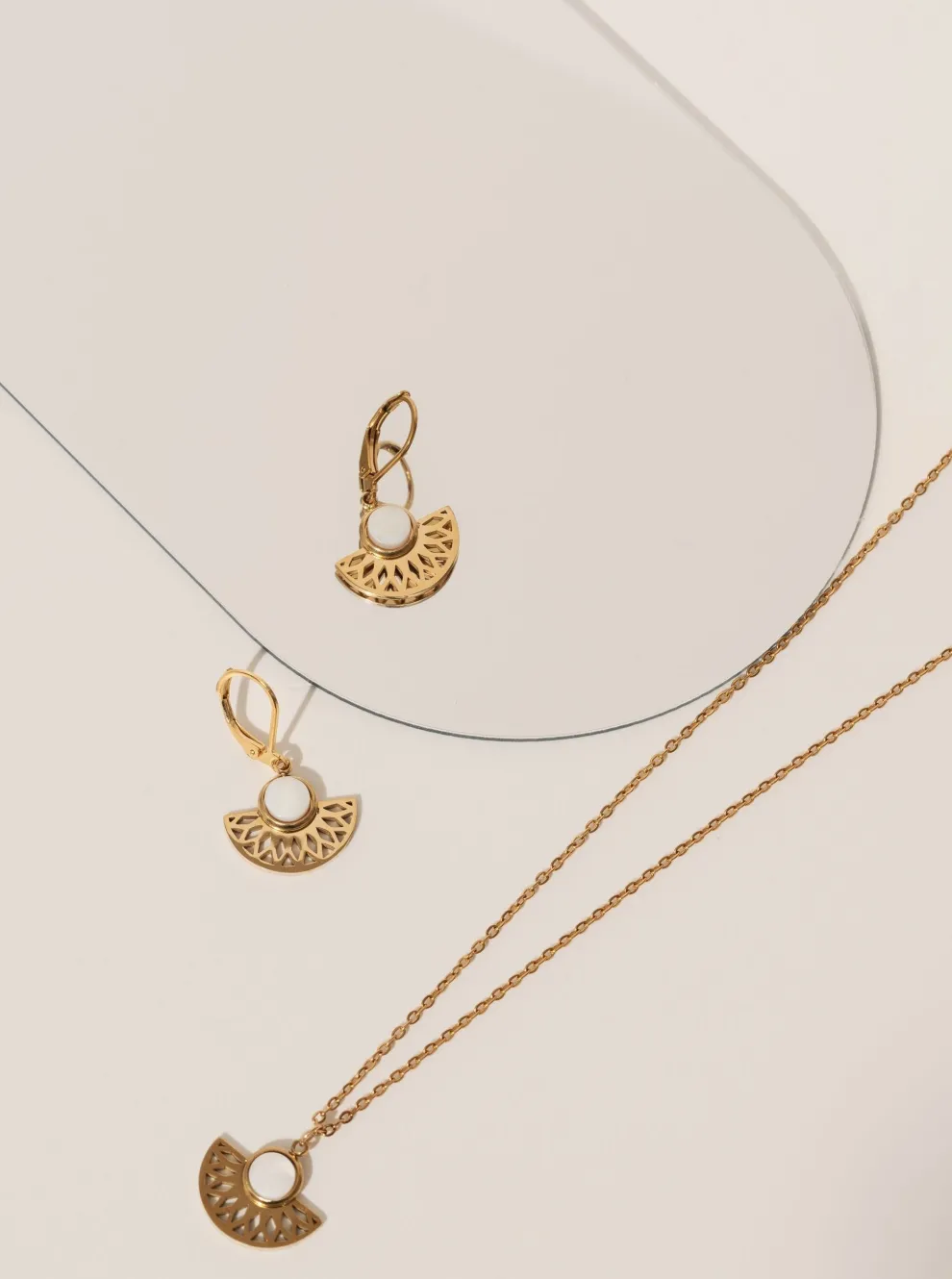 BLOOM Ama Earrings - Onyx