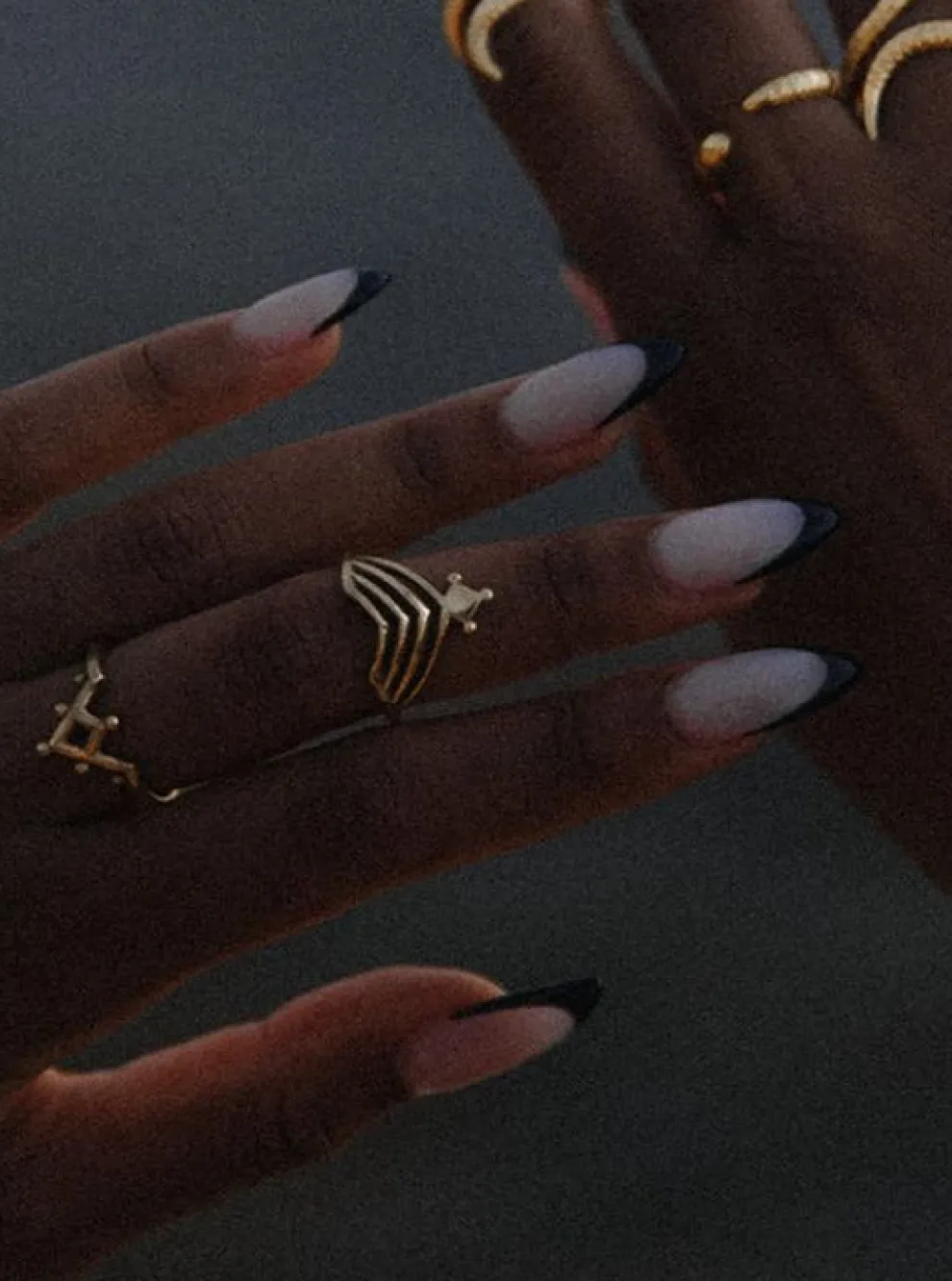 NOIR KALA Arrow Ring - Brass