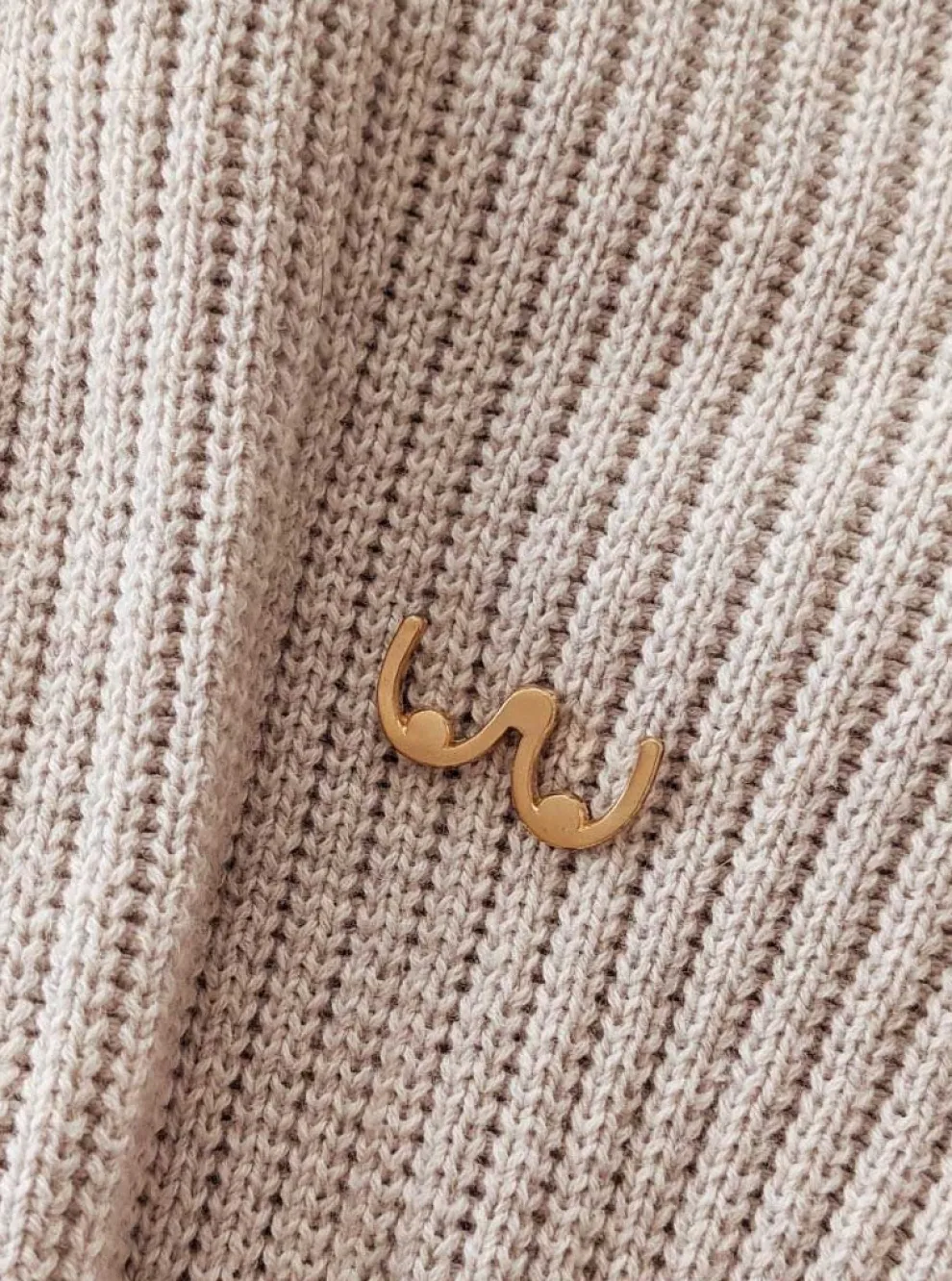 MIMI & AUGUST Pin - Boobs